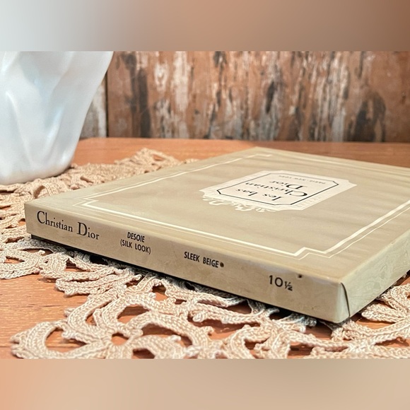 SOLD! PAIR Vintage Les Bas Christian Dior Stockings Desoie Sleek Beige Sz 10.5 - Picture 10 of 14